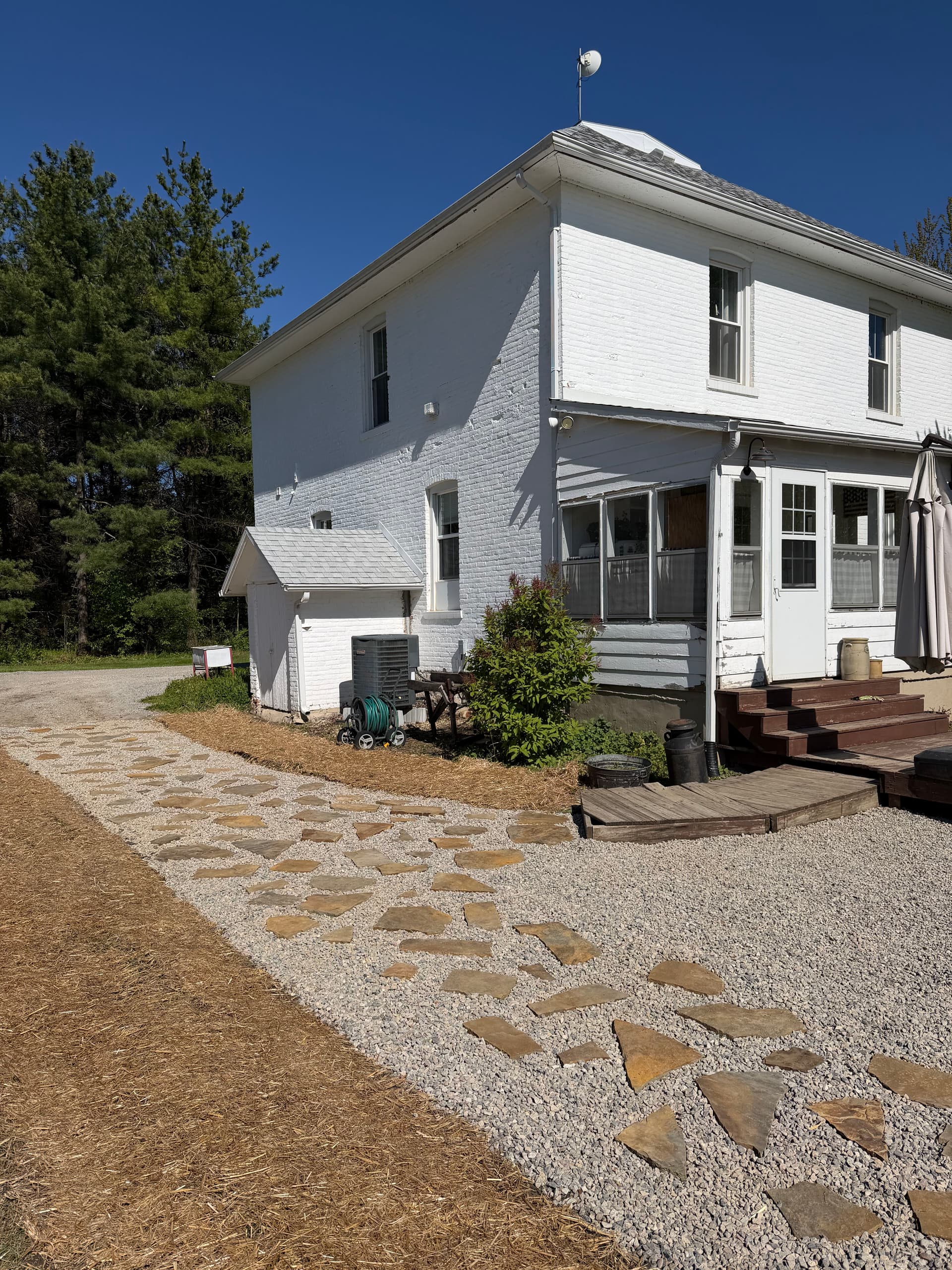 Gallery photos for Flagstone and Gravel Walkway Fixes a Muddy Yard Problem: Image #2